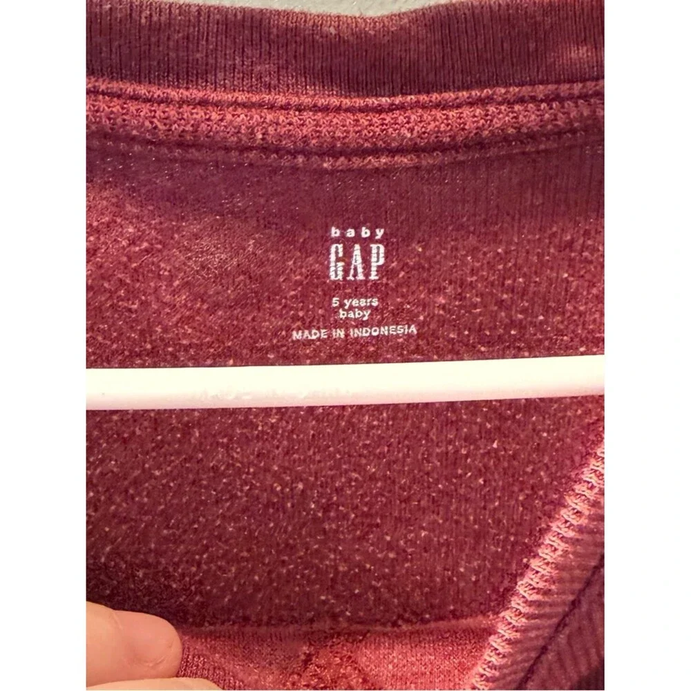 GAP baby (kids) Maroon waffle long sleeve with Small Embroidered Logo size 5